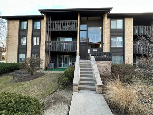 6165 Knoll Wood Rd #41-204, Willowbrook, IL 60527