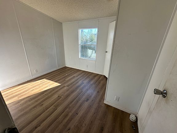 4th image of 1422 N Bowie St