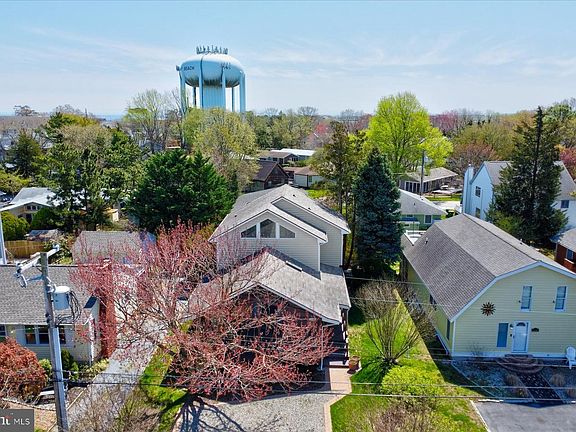 3rd image of 21095 Elizabeth Ave