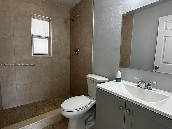 4th image of 105 NW 28th Ave