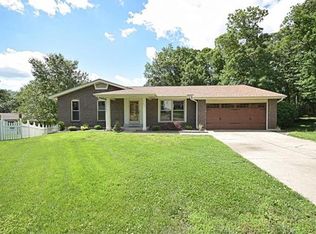 911 Kammerly Ter, Ballwin, MO 63021