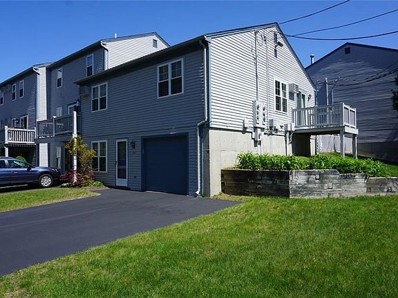 3rd image of 565 Quaker Ln APT 107