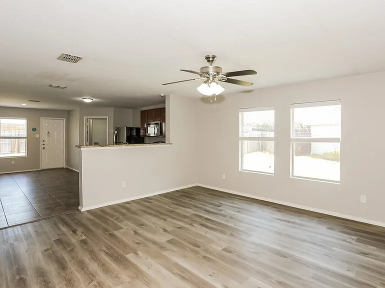 1520 Castle Ridge Rd — Photo 5