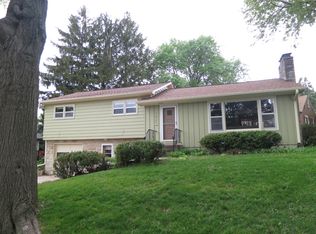1621 Ridgeway Ln, Cedar Falls, IA 50613