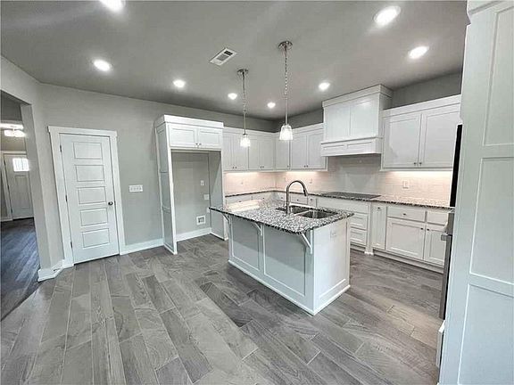 4th image of 2672 N Justin Dr
