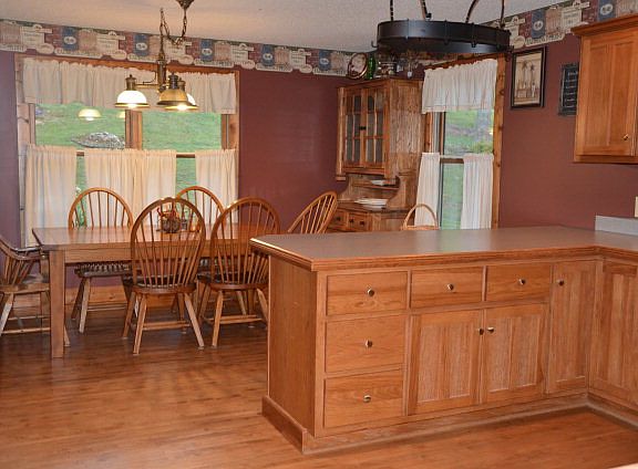 3rd image of 9481 Loudon Dr