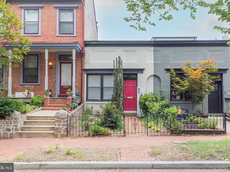 1st image of 607 Constitution Ave NE