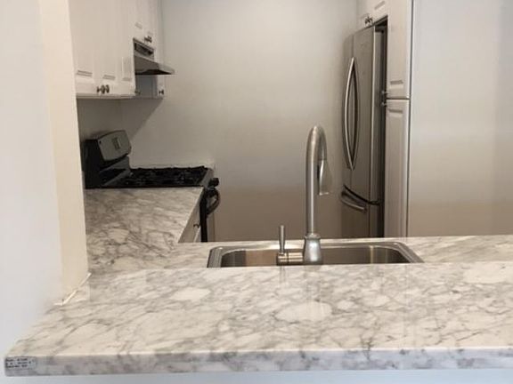 3rd image of 613 Larkspur Plaza Dr