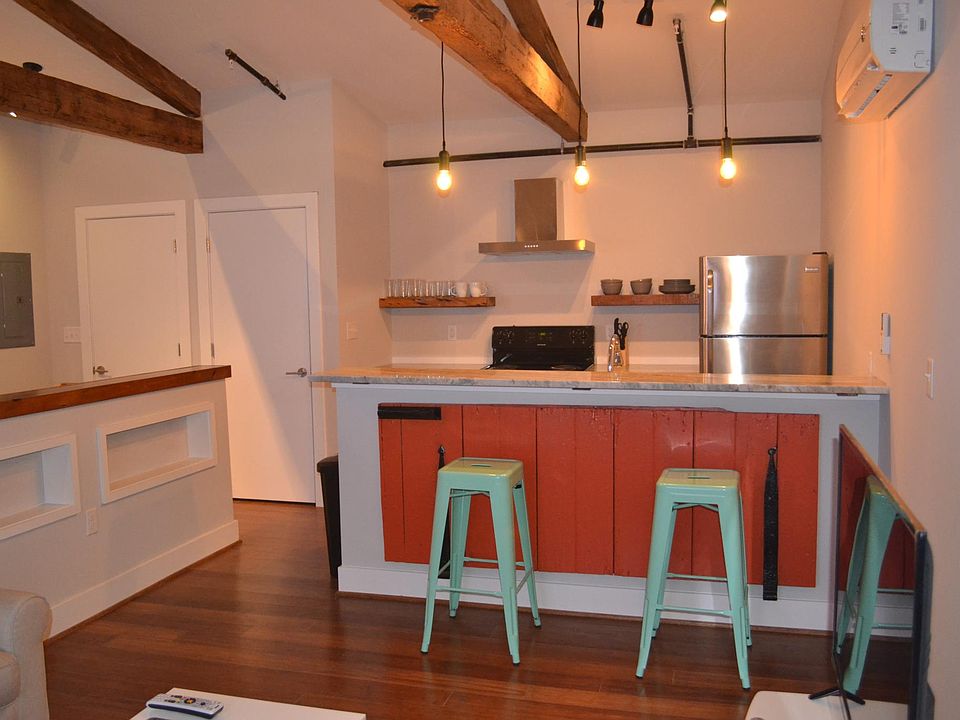 1st image of 15 W Old St APT 4