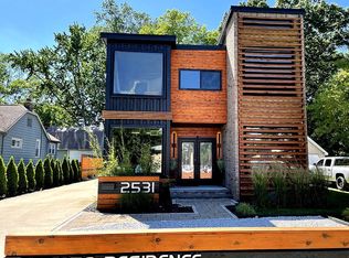 2531 Rochester Rd, Royal Oak, MI 48073