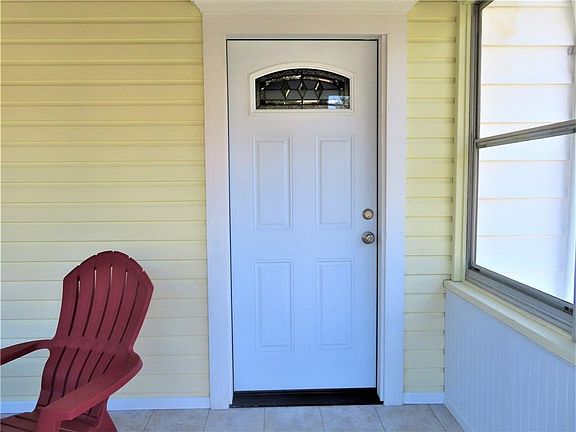 5th image of 715 Hickory St