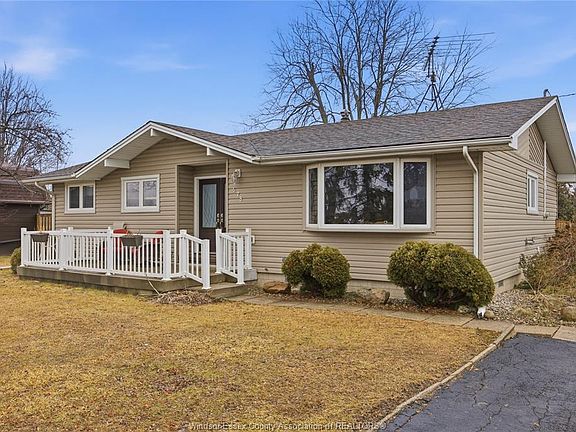 3rd image of 575 Middle Side Rd