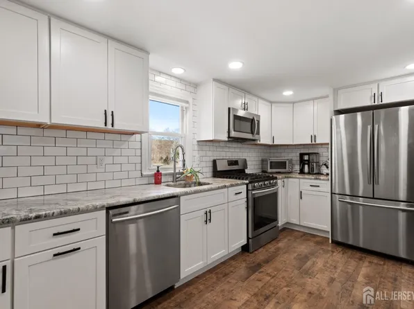 13 Millers Ln, Milltown, NJ 08850