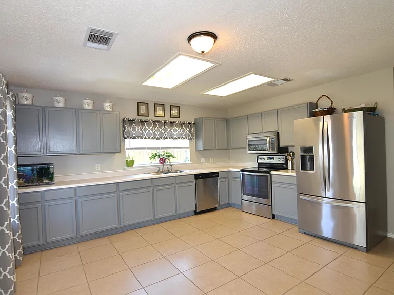 2514 Byfield Dr — Photo 1