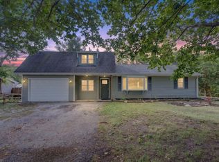 905 Pine Bluff Rd, Morris, IL 60450