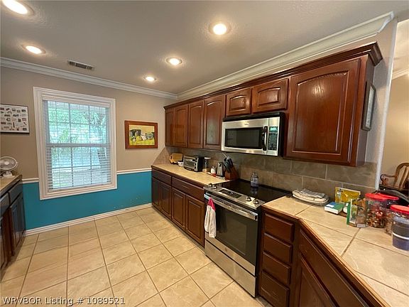5th image of 603 Hamilton Ln