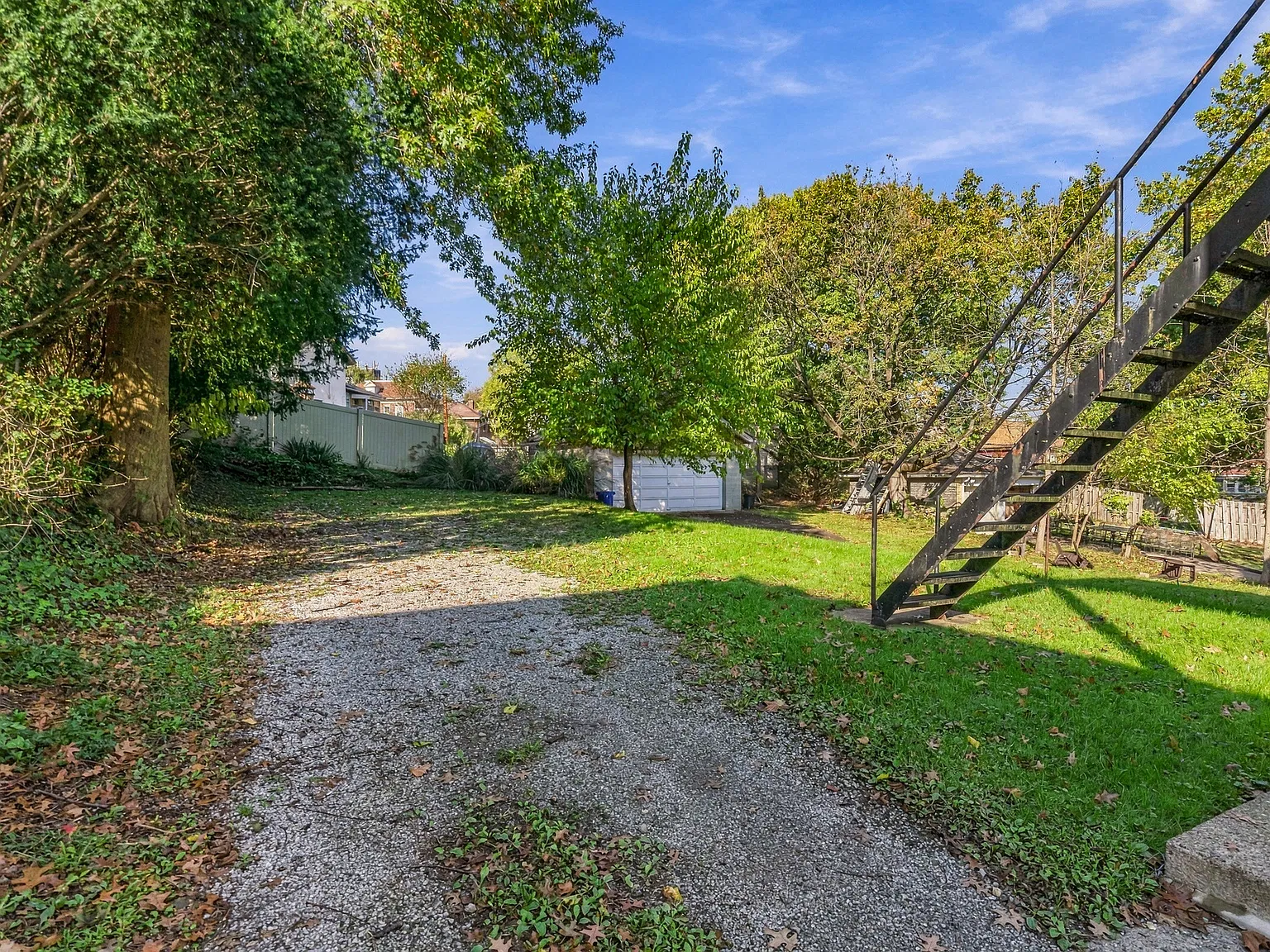 Bellevue Unit Available — Photo 3