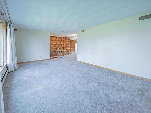 4th image of 65 Joseph Dr