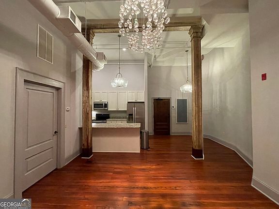 2nd image of 522 Cherry St Unit 201