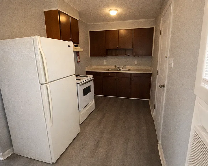 615 Cedarwood Dr — Photo 5