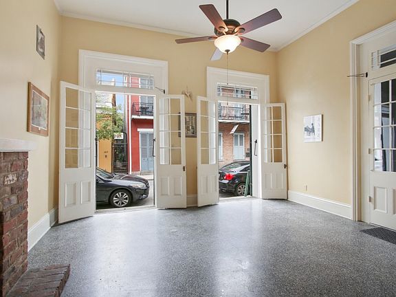 5th image of 418 Burgundy St
