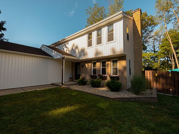 3rd image of 42 Saint Andrews Blvd