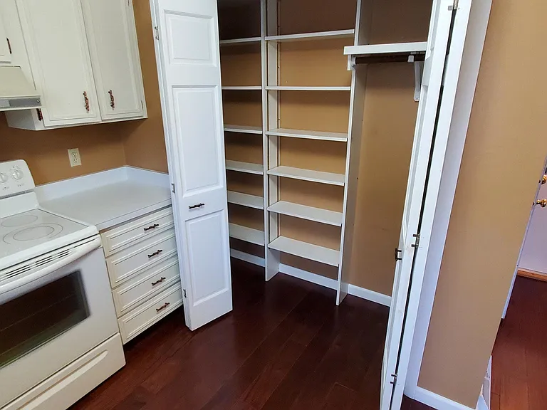 210 Bacon Ave — Photo 4