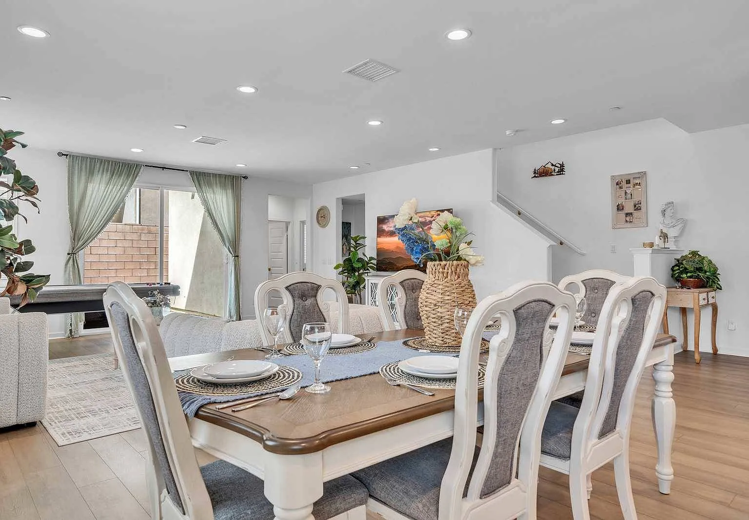 5 bed, 2748 sqft, $7,000 — Photo 3