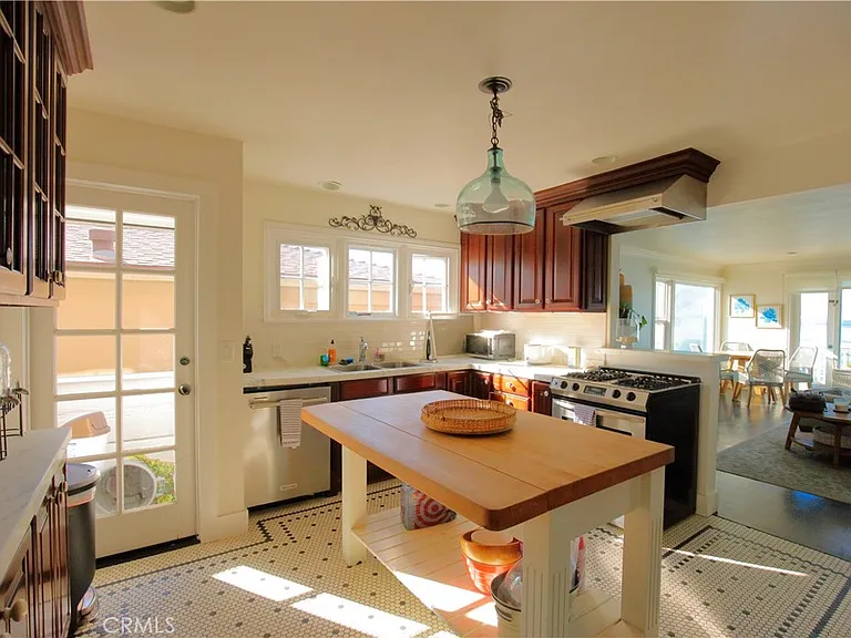 1061 Gaviota Dr — Photo 7