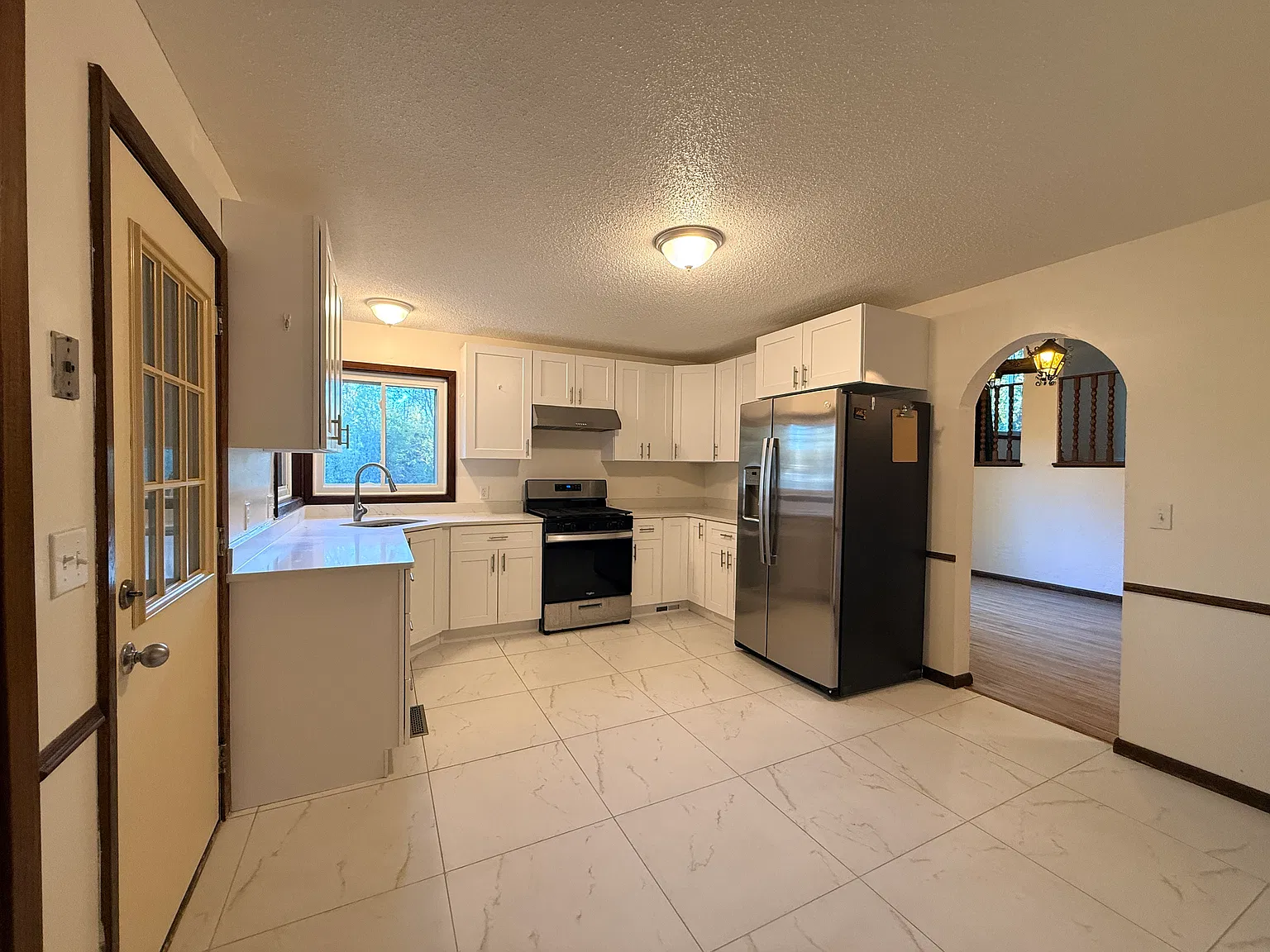 5 bed, 3000 sqft, $3,000 — Photo 3