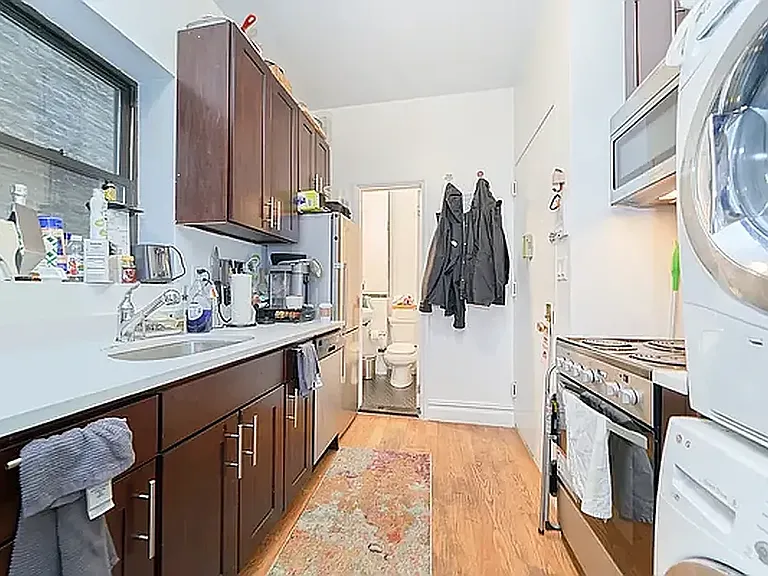 238 E 33rd St #33 — Photo 1