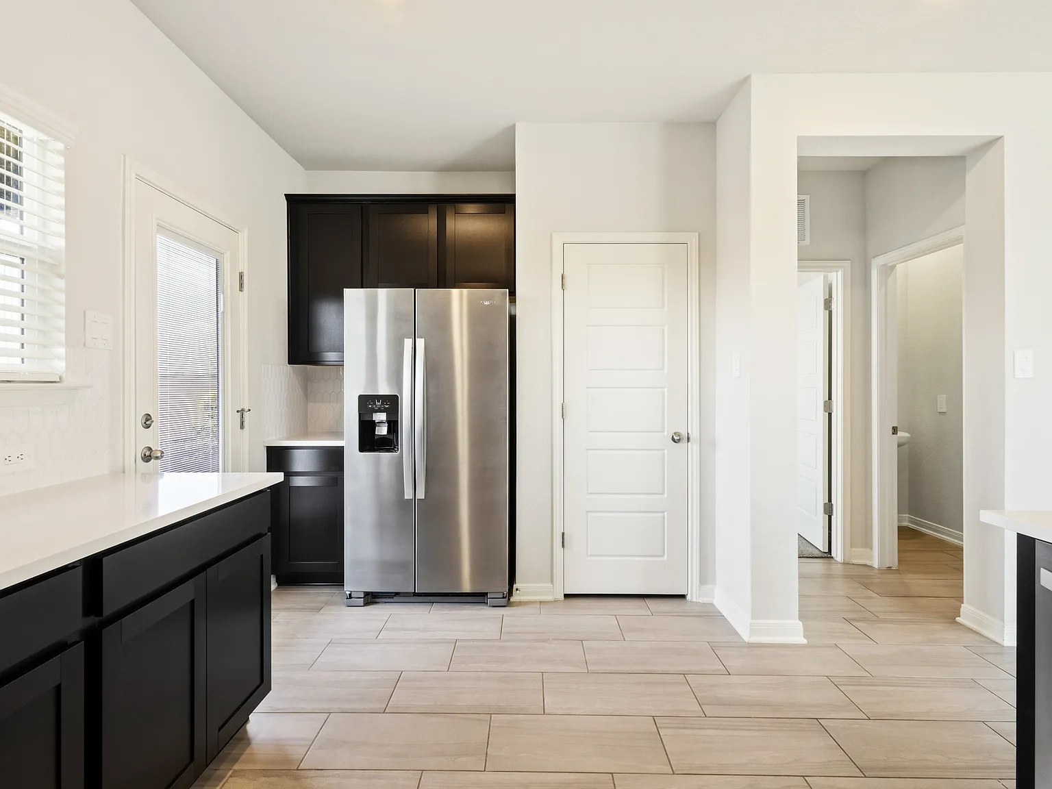 4 bed, 3.5 bath, 2403 sqft, $2,400 — Photo 4