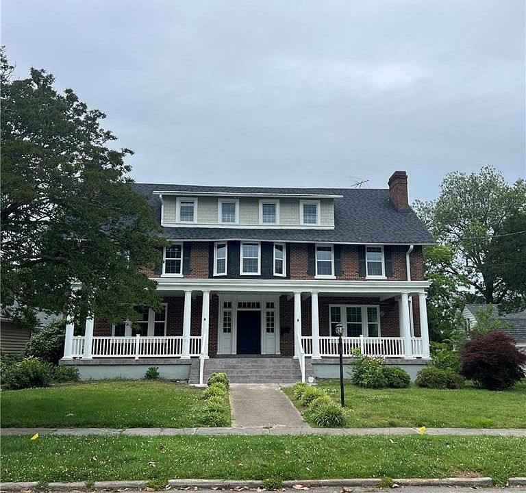 1st image of 1026 Cambridge Cres