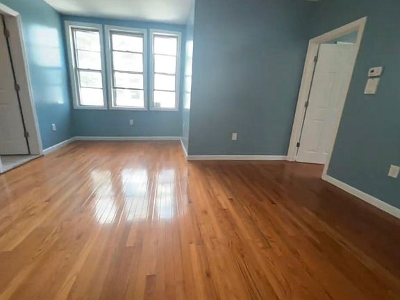 4th image of 887 S 18th St Floor 3