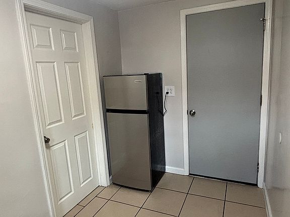 5th image of 8160 Cypress Ave #A