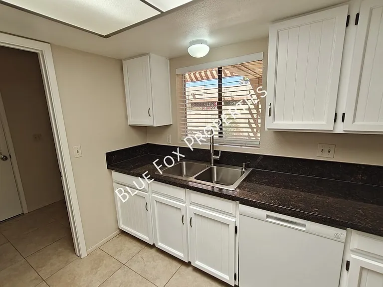 8305 N Midnight Way — Photo 11
