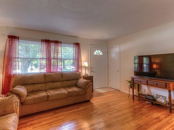 5th image of 3758 Temple Dr