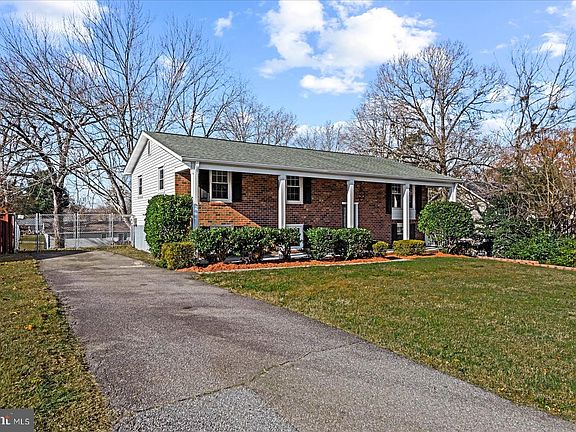 3rd image of 611 Edwards Dr