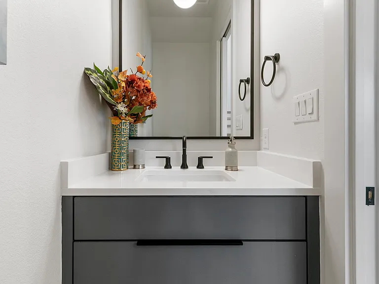 2513 Winnetka Ave — Photo 14