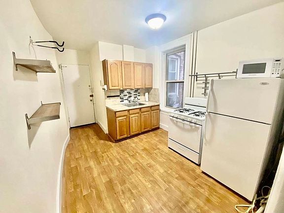 3rd image of 375 5th Ave