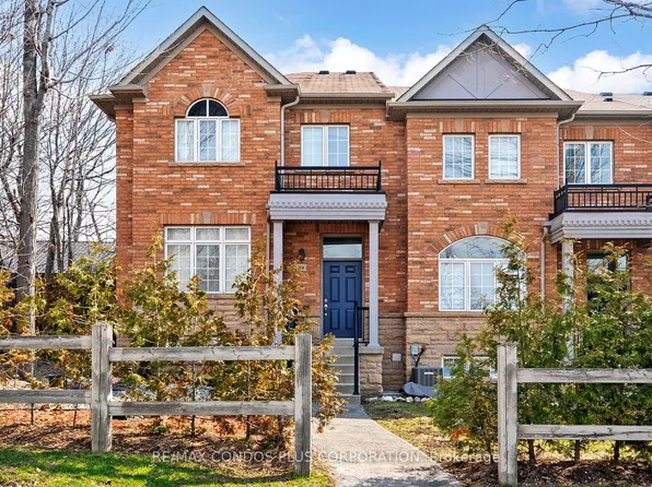 8777 Dufferin St #22, Vaughan, ON L4J 8W3