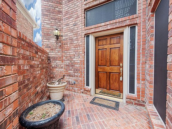 3rd image of 6634 Queensclub Dr