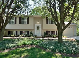 125 Applegate Dr, Sterling, VA 20164