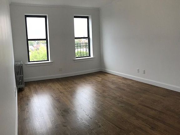 3rd image of 15711 Sanford Ave APT 7D