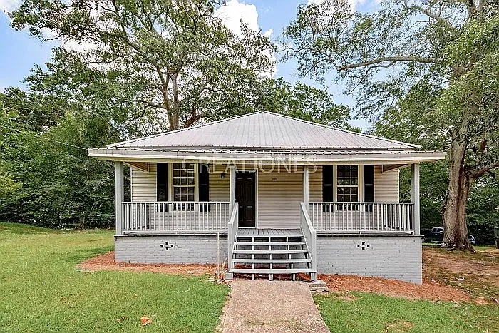 2 bed, 1.0 bath, 1234 sqft, $1,150 — Photo 2