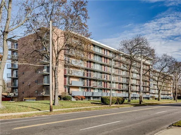 2331 E Market St, Akron, OH