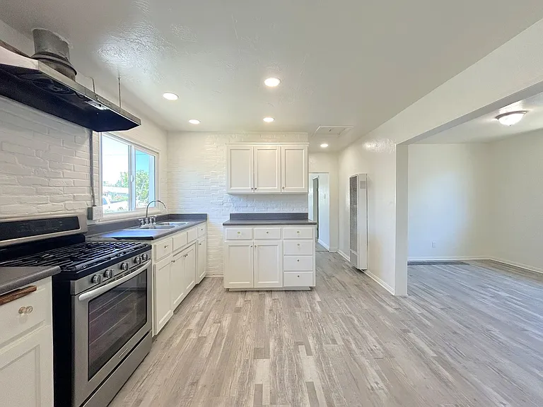 1115 Herald St — Photo 7