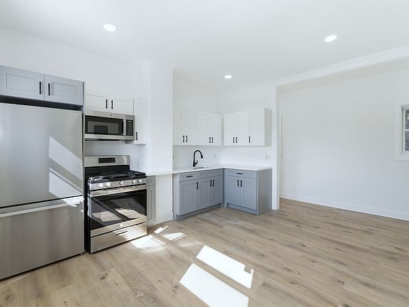 3rd image of 615 E 22nd St #1