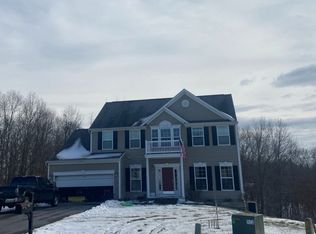 43 Reservoir Pl, Falling Waters, WV 25419