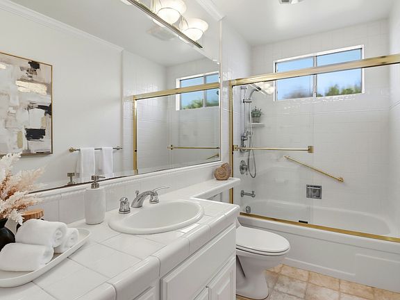 4th image of 222 Howes Dr